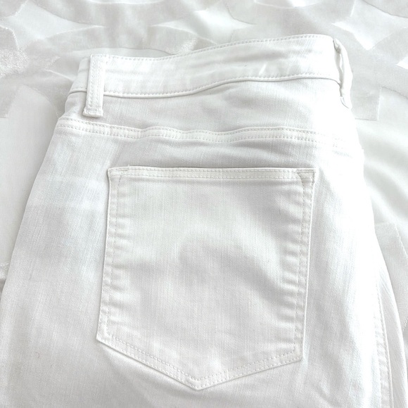 Talbots High Waist Straight Leg White 5 Pocket Jeans. Made w/2% Spandex. Size 16 - Picture 6 of 11
